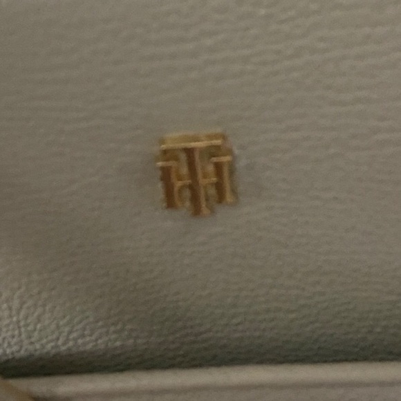 Tommy Hilfiger Shoulder Bag Crossbody Cream Color with Strap - Picture 6 of 12